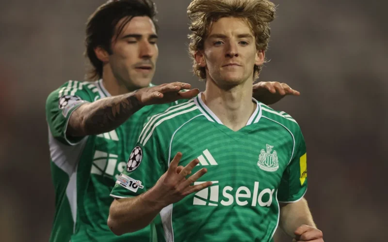 أرقام فلكية تهدد بقاء نجوم نيوكاسل أمام أطماع مانشستر يونايتد وليفربول وسيتي